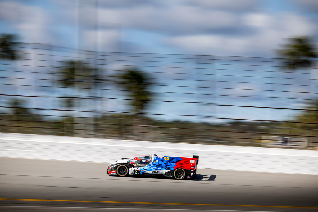 BMW på podiet efter 24 timers hård kamp på Daytona
(Foto: BMW M Motorsport)